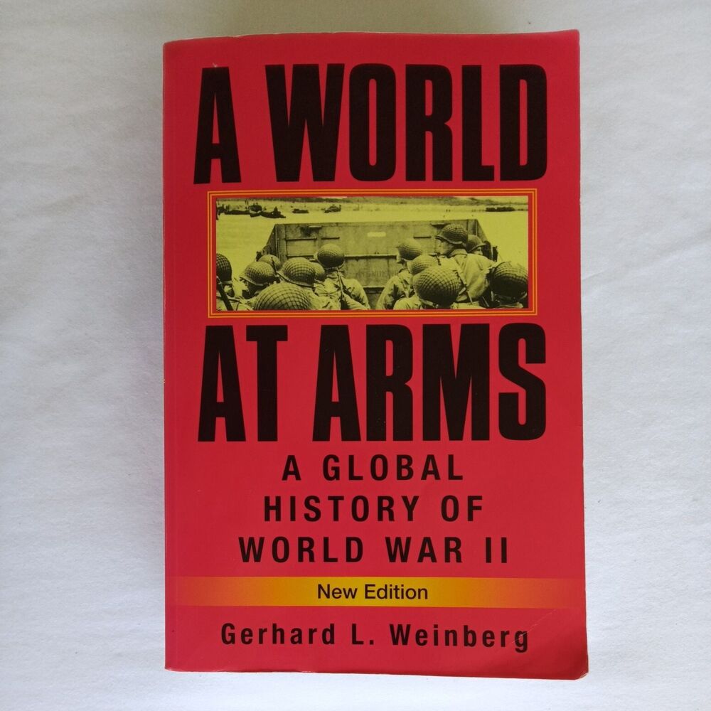 A World at Arms: A Global - Paperback, by Weinberg Gerhard L. - Very Good j